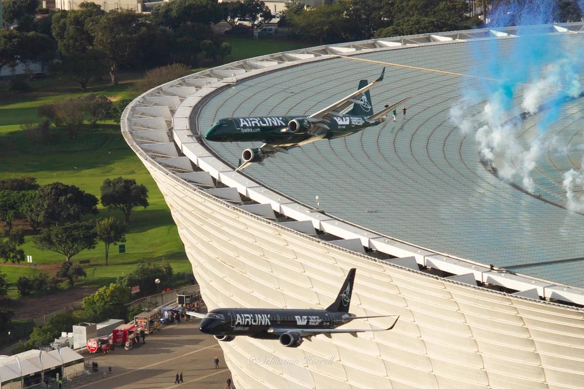 Airlink Jets Clear Cape Town Stadium Roof by Just 12 Meters