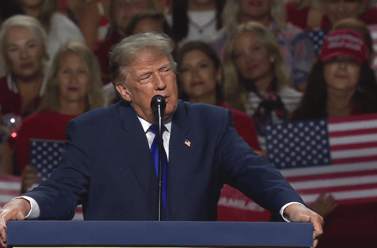 Trump Promises $5,000 'Dividend' to Every American if GOP Keeps Congress