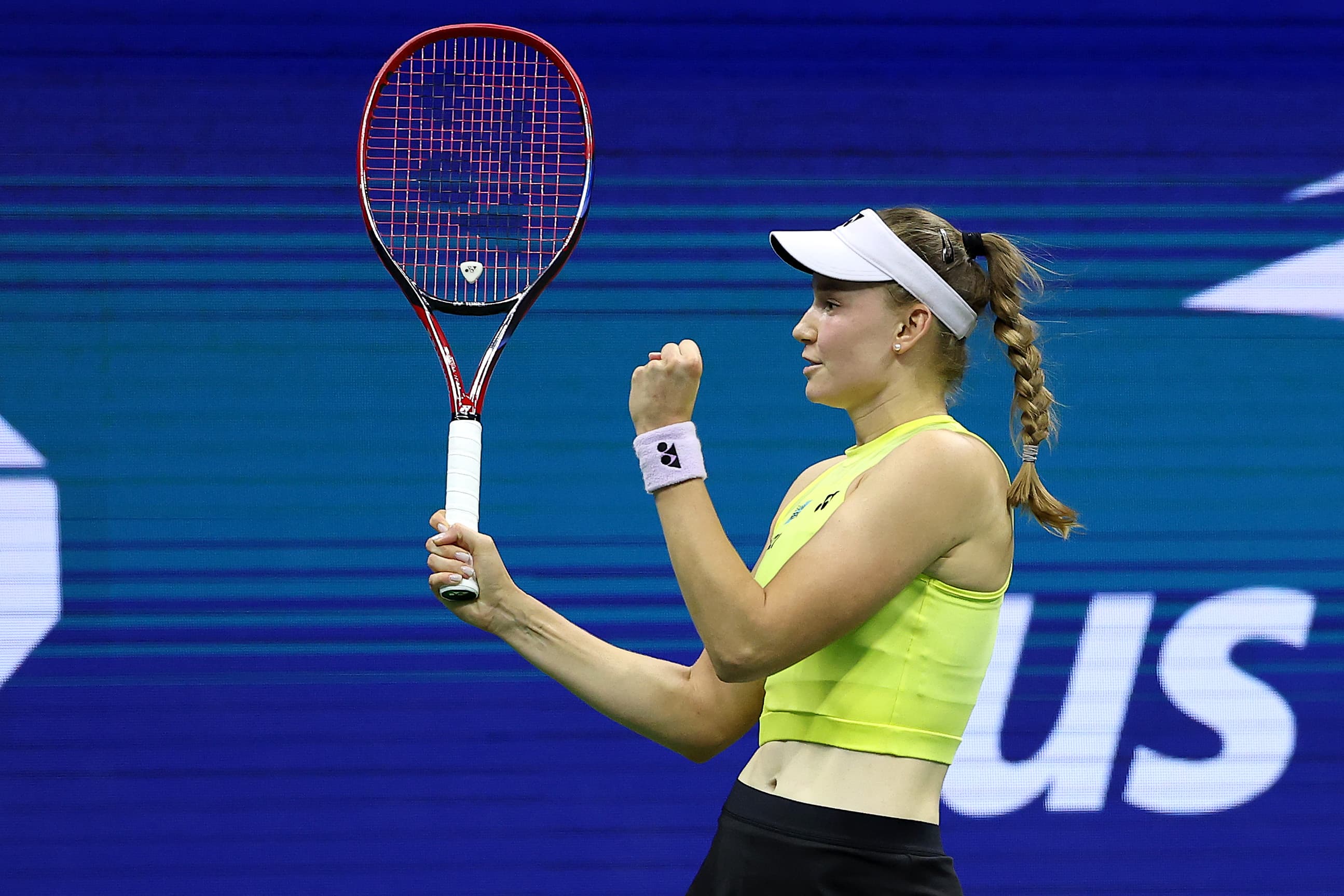 Rybakina Rallies Past Gauff to Reach US Open Final