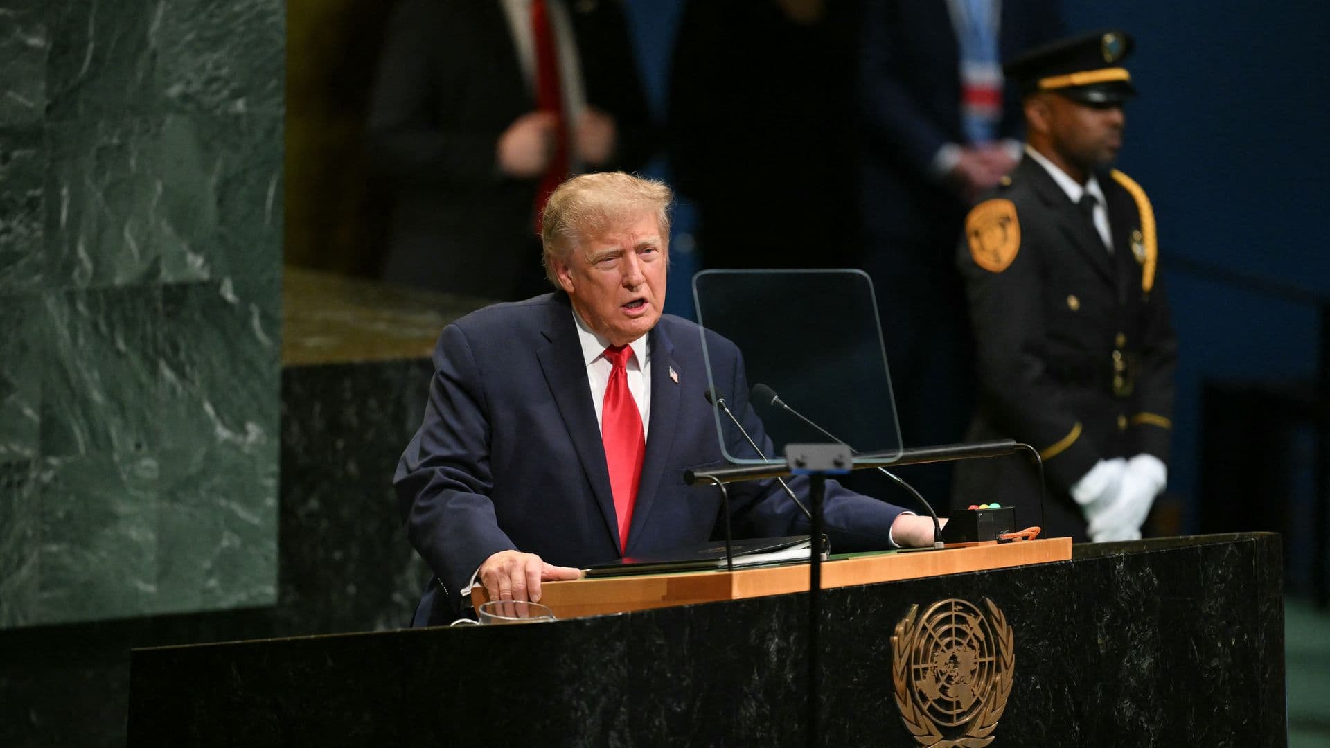 Trump Threatens to 'Annihilate' Iran as Some Republicans Break Over War's Cost