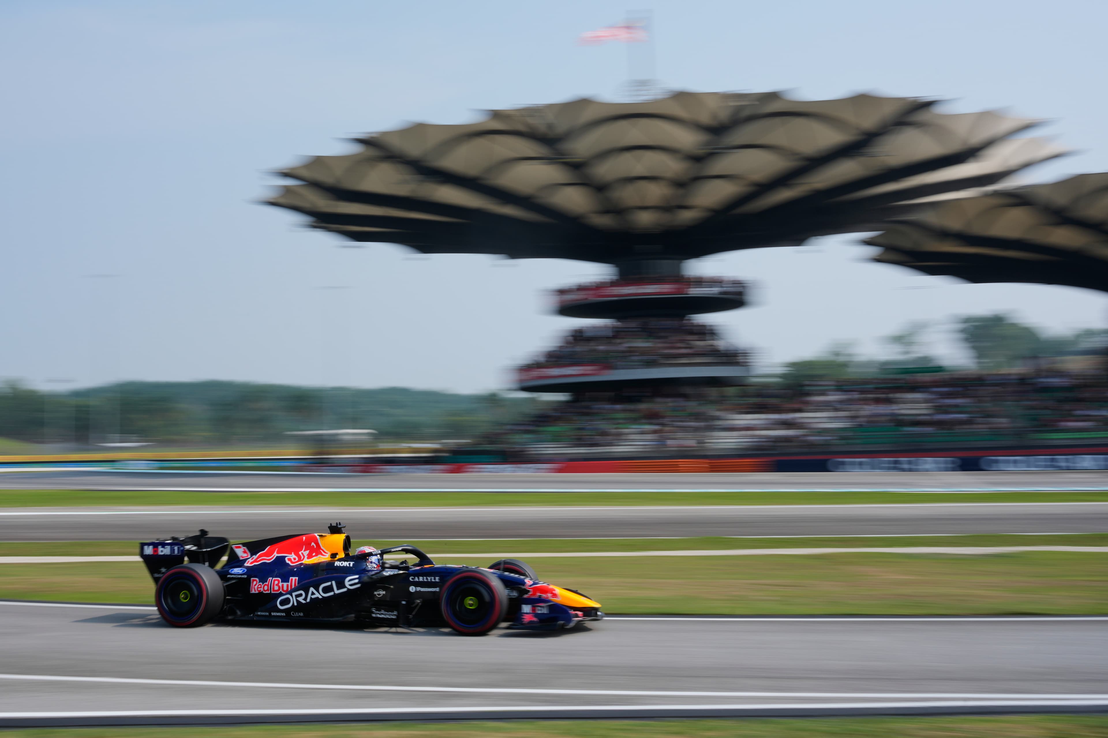 Verstappen Wins Rain-Hit Bahrain GP in Malaysia as Russell's Late Retirement Hands Antonelli a Boost