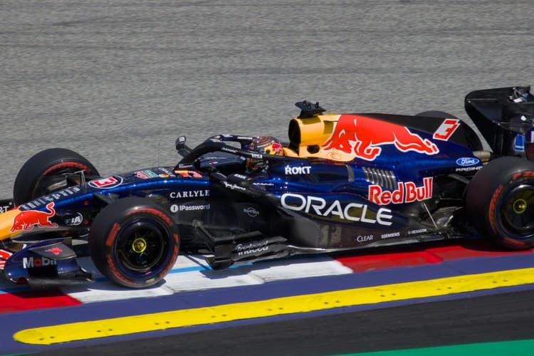 Verstappen Sweeps Singapore GP Weekend as Russell's Sprint Crash and a Ferrari Strategy Fumble Define Marina Bay